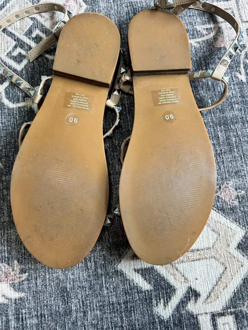 Steve Madden Travel Beige and Silver Studded Flat Sandals Size 9 EUC